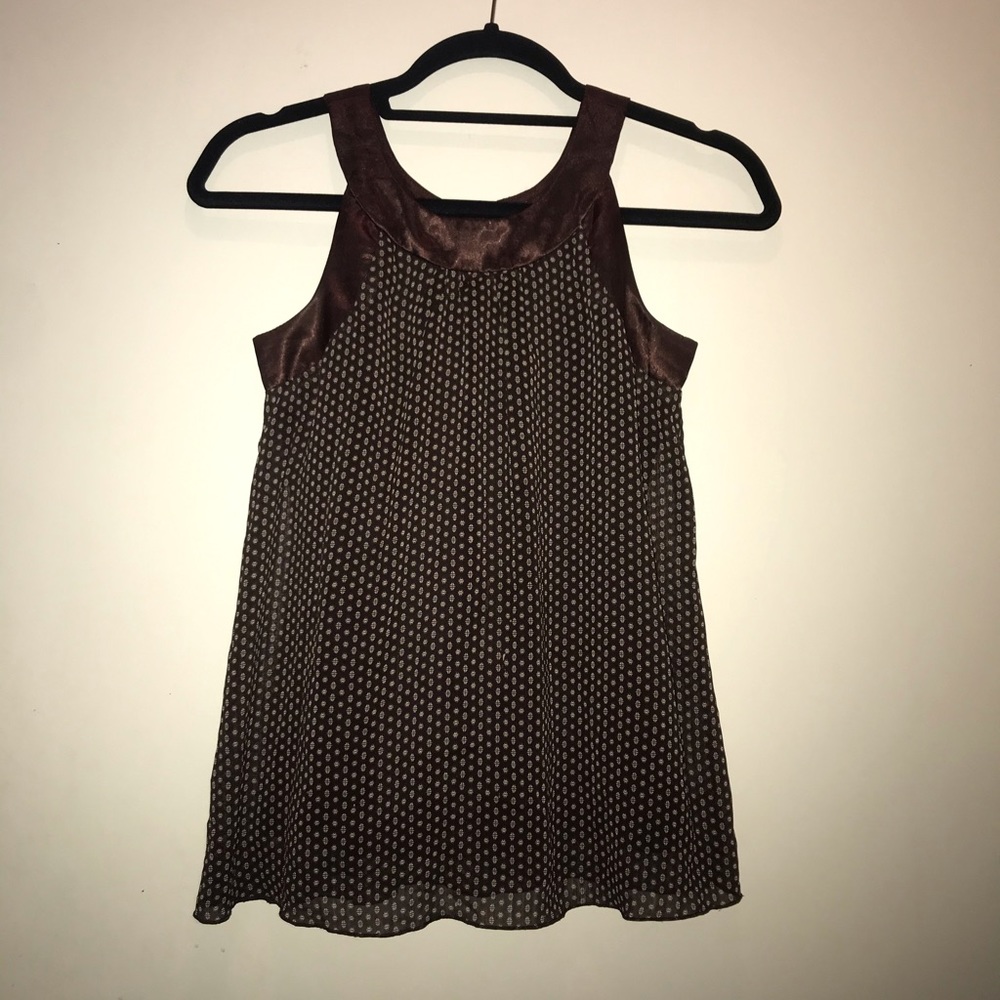 Amy Byer brown patterned tank top.